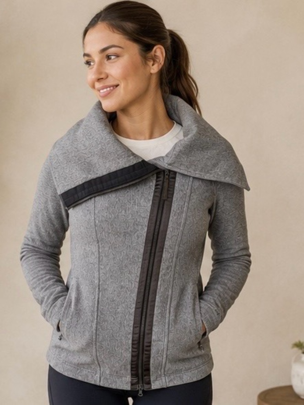 Lululemon Big Shawl
Wrap Jacket Heathered
Gray Size 8